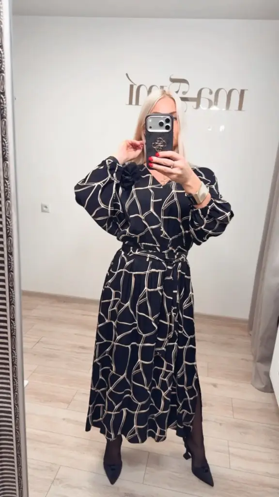 Krintanti lengva suknelė su dirželiu 5360