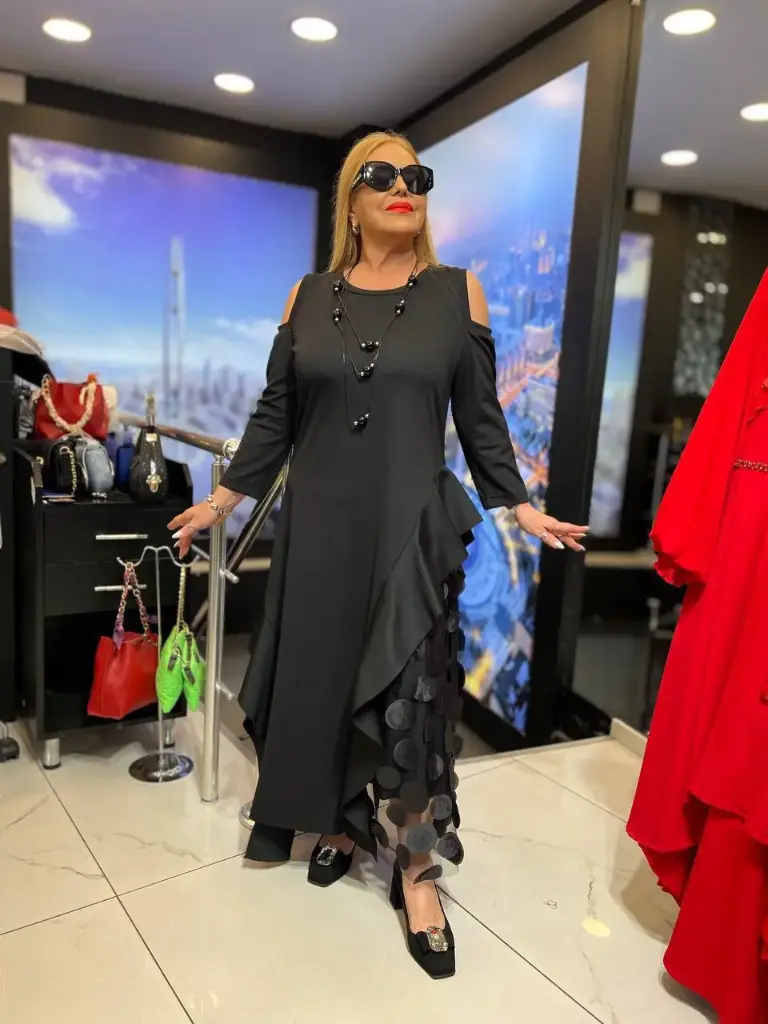 Ilga juoda prabangi suknelė 5468