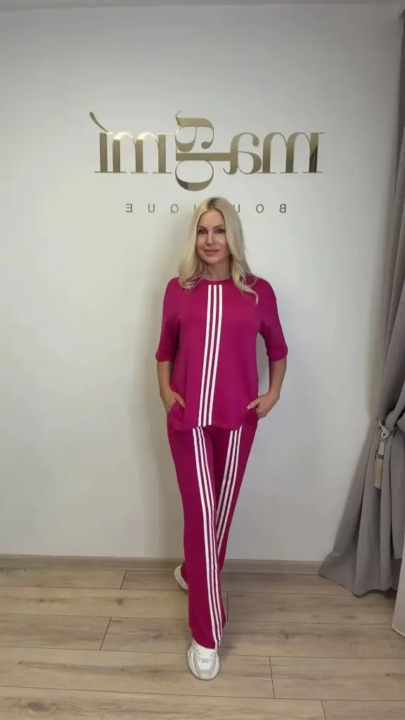 Kostiumas su juostomis 